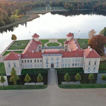 Loggiahaus Am Schloss, 5 Ferienwohnungen, Teils Mit Schloss- Und Seeblick Rheinsberg Dış mekan fotoğraf