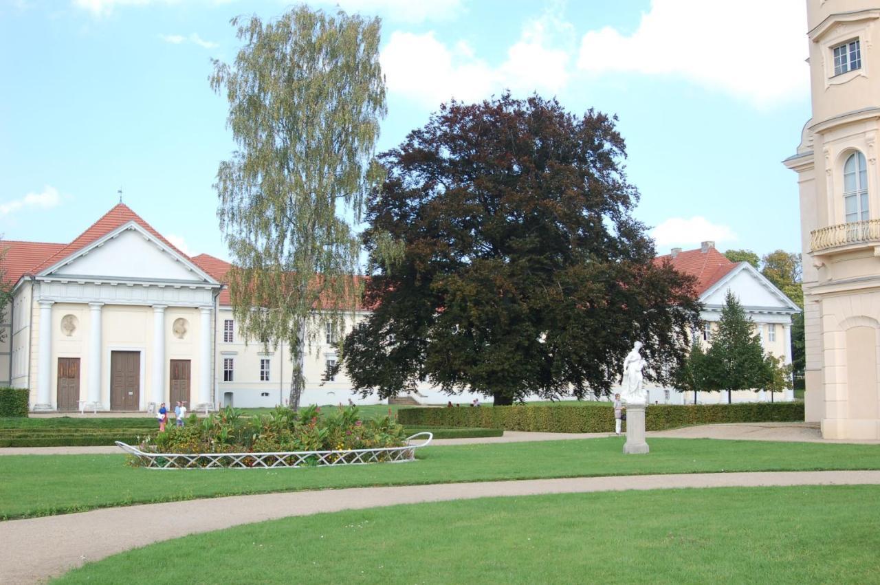 Loggiahaus Am Schloss, 5 Ferienwohnungen, Teils Mit Schloss- Und Seeblick Rheinsberg Dış mekan fotoğraf