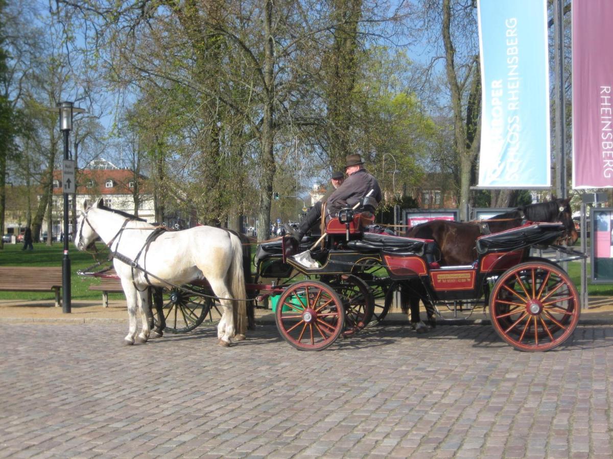 Loggiahaus Am Schloss, 5 Ferienwohnungen, Teils Mit Schloss- Und Seeblick Rheinsberg Dış mekan fotoğraf