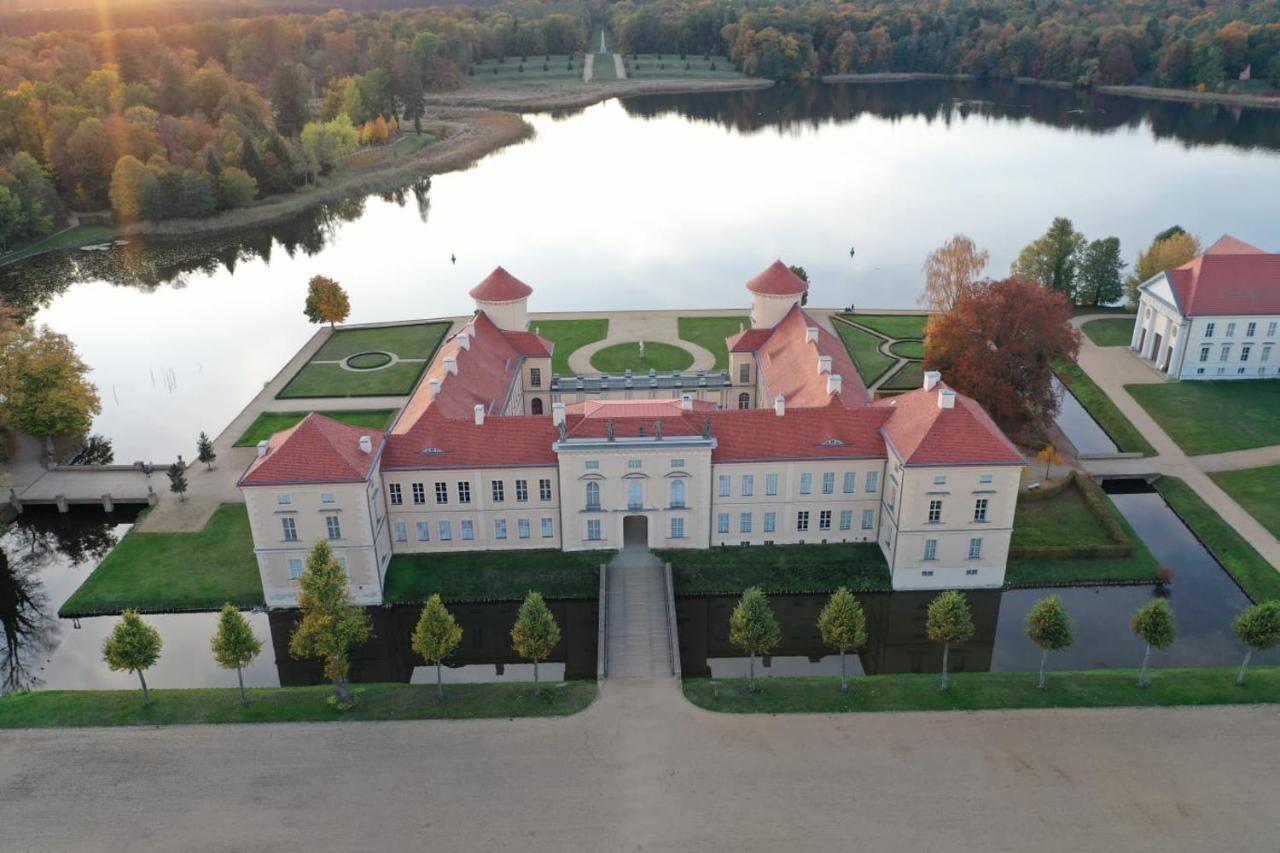 Loggiahaus Am Schloss, 5 Ferienwohnungen, Teils Mit Schloss- Und Seeblick Rheinsberg Dış mekan fotoğraf